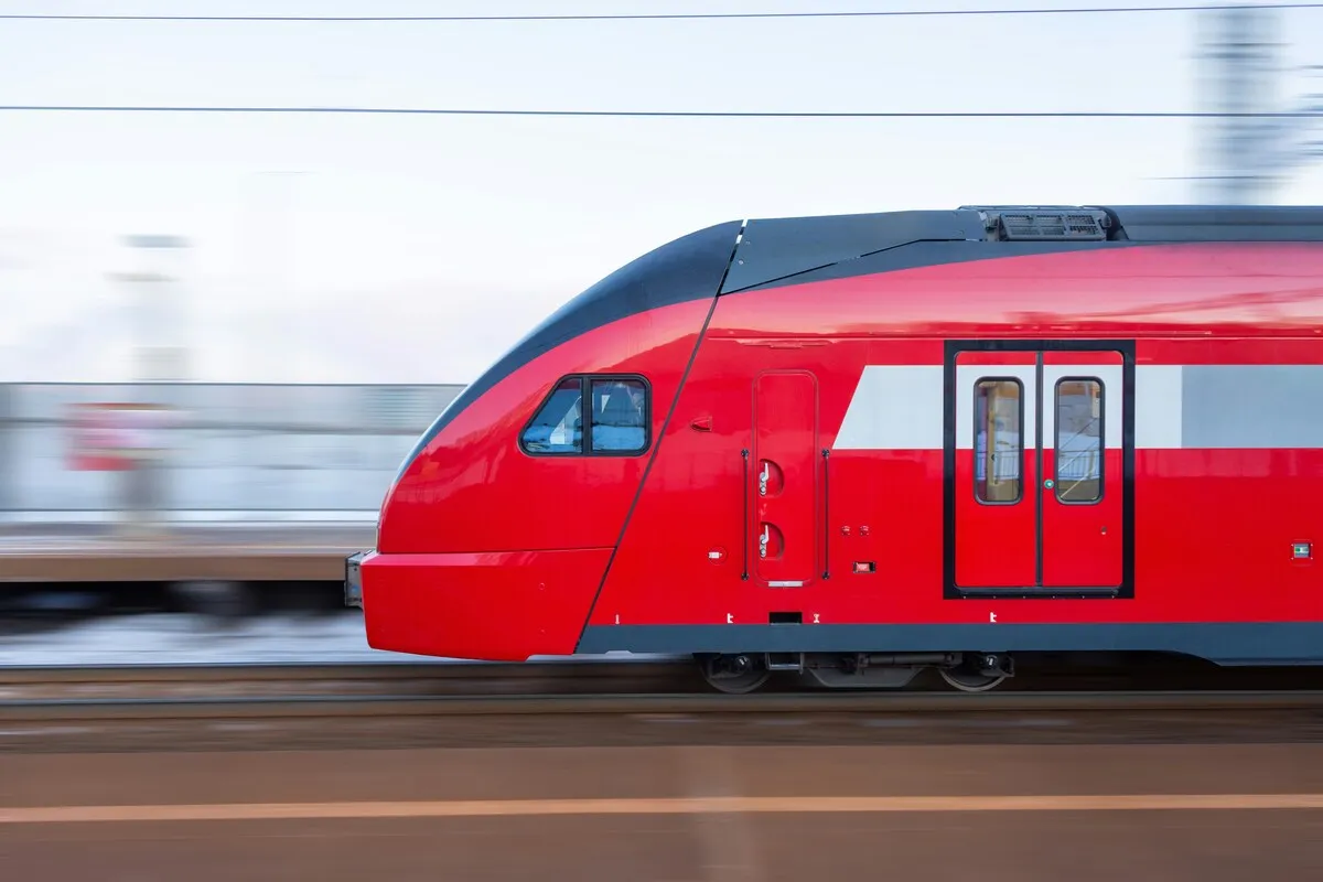 Commuter trains powered electronically (1900s)
